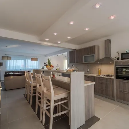 Luxe Woning In Vakantiehuis Debeljak