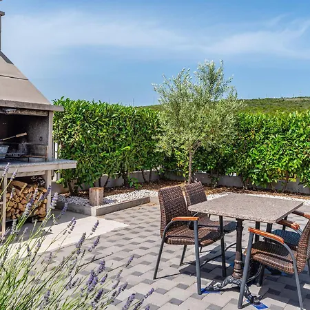 Vakantiehuis Luxe Woning In Debeljak