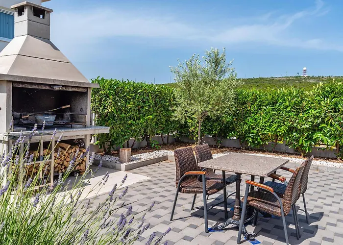 Vakantiehuis Gorgeous In With Wifi Debeljak